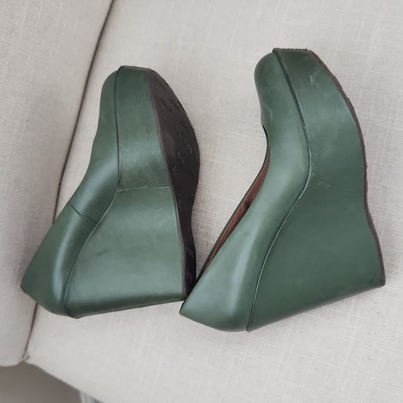 Kork-Ease | Julianna Leather Green Wedge Size. 6.5 - Picture 3 of 7